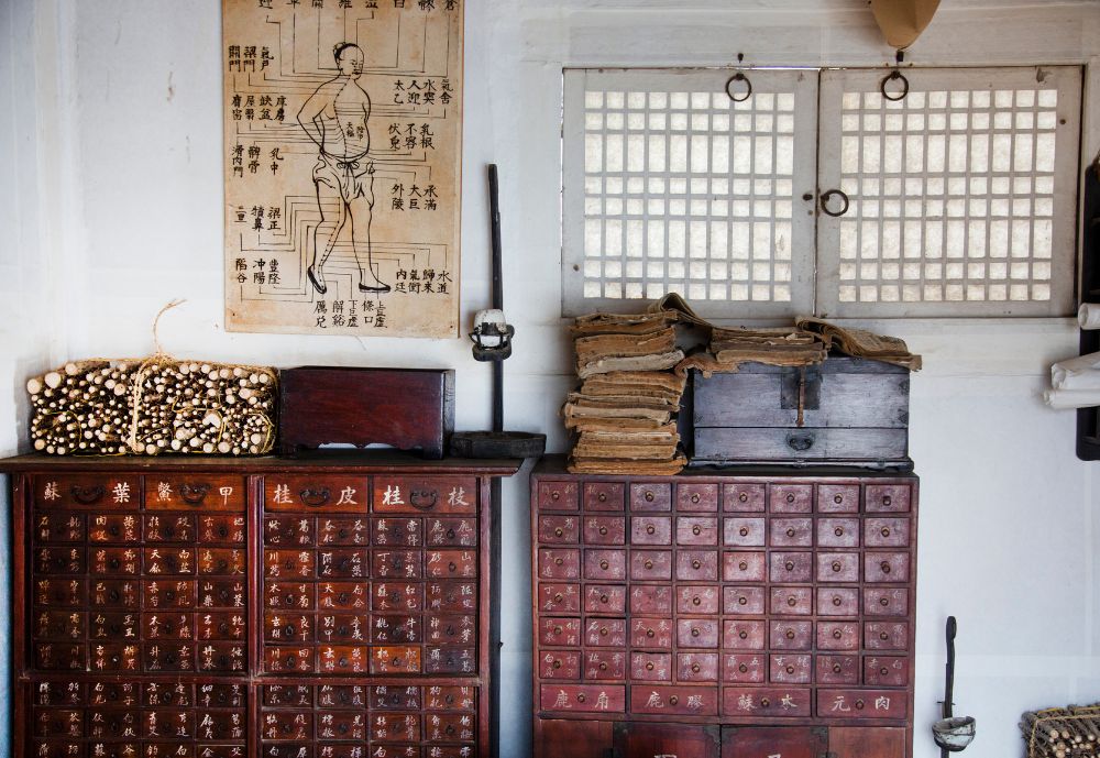 한방 향이 가득한 약령시장부터 신당동 떡볶이 골목까지, 한국의 추억을 만끽할 수 있는 ’추억 여행 코스’