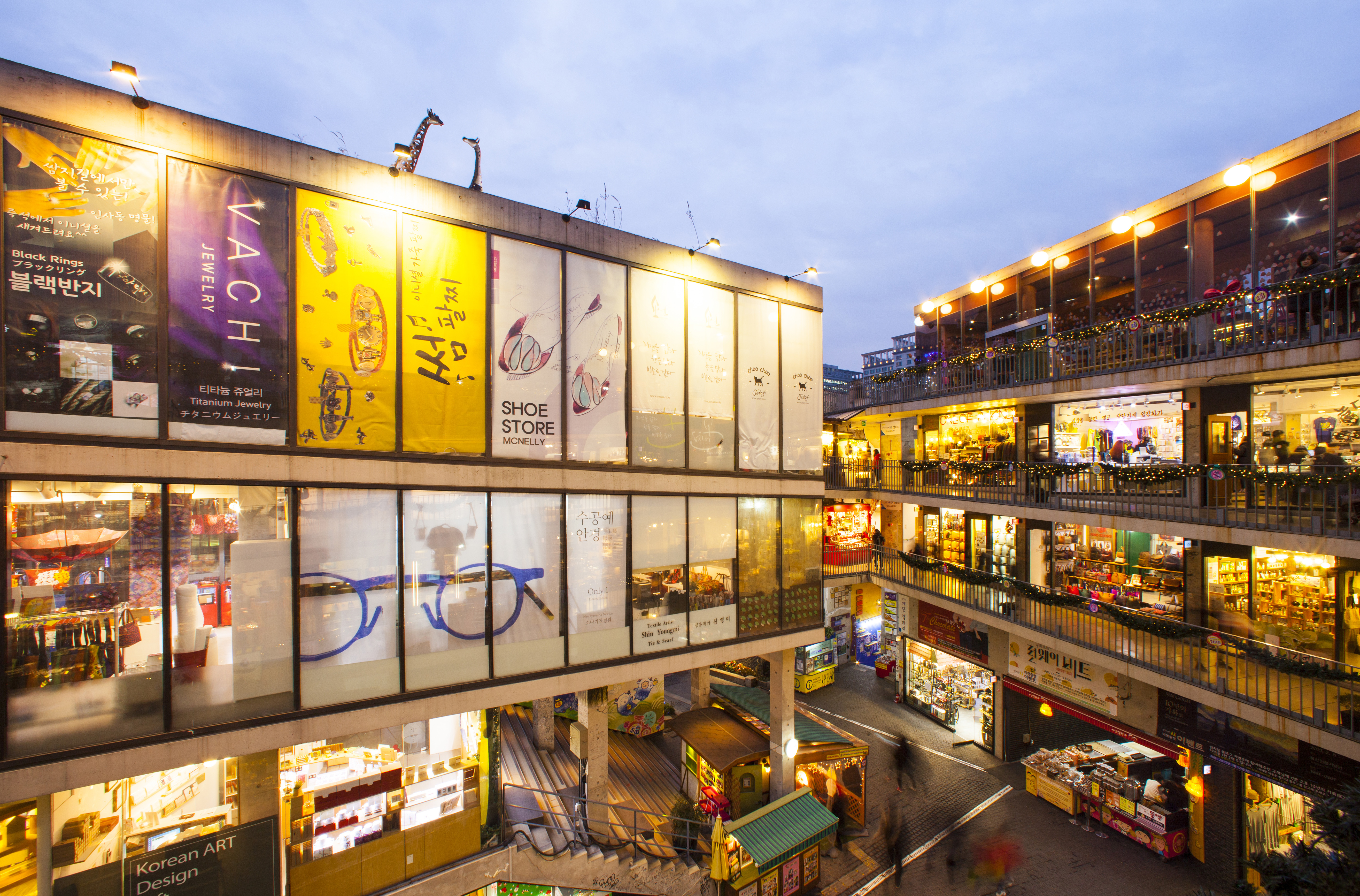 한국을 오감 으로 경험하고 싶은 블레저 관광객을 위한 한국 전통 공예 테마 코스