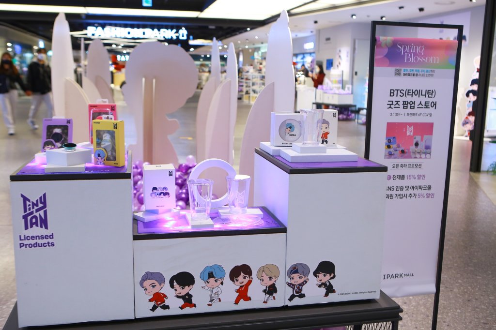 용산 BTS 팬카페 생일카페 굿즈샵 K-POP 서울 외국인