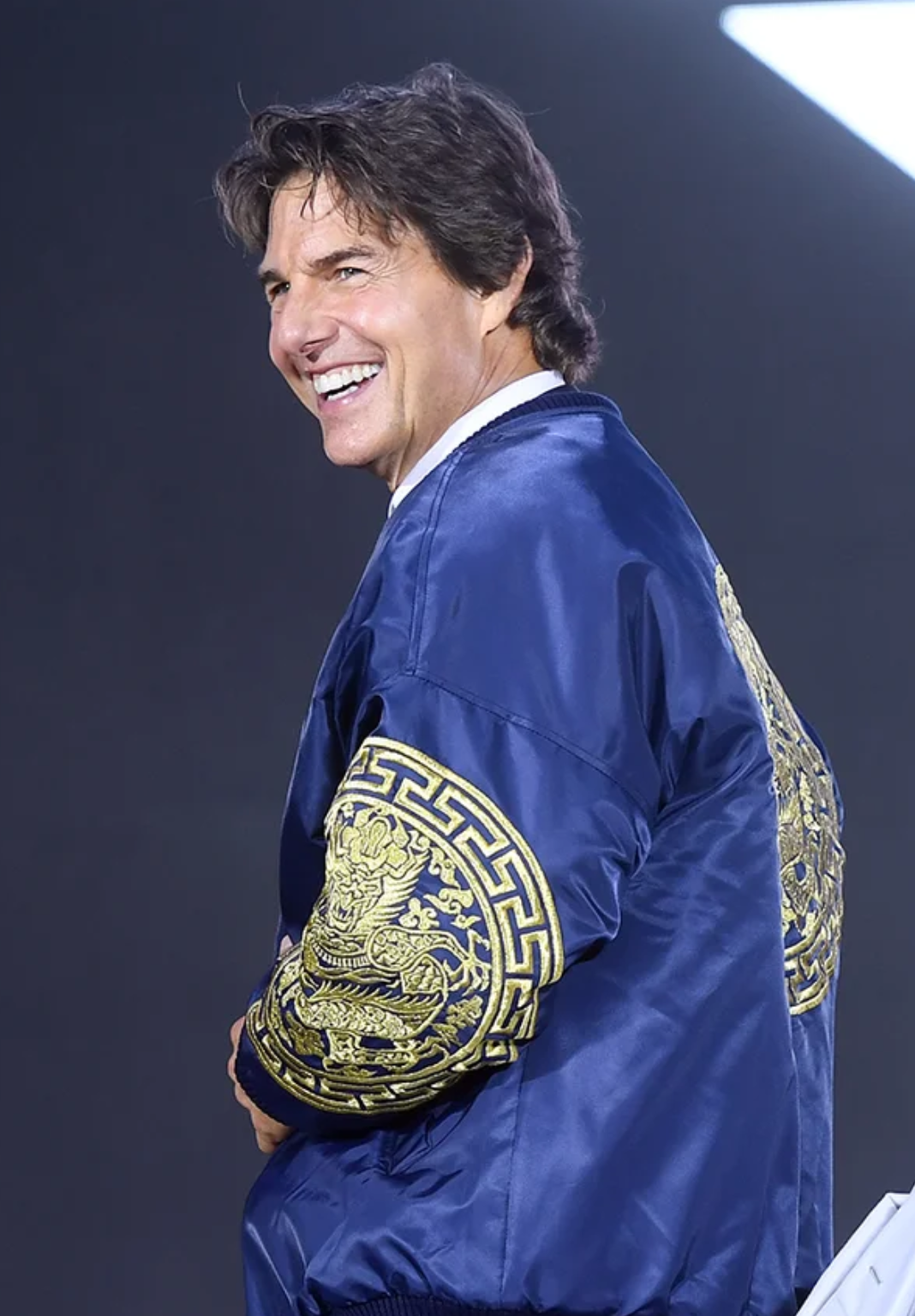 톰 크루즈 탑건 매버릭 내한 곤룡포 문양 항공점퍼 조선 왕실 예복 한국 전통 의전 선물