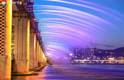 Banpo Hangang Park evening walk Moonlight Rainbow Fountain Seoul June